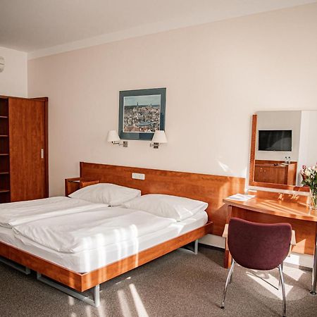 Hotel Iberia Опава Экстерьер фото