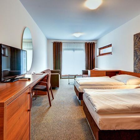 Hotel Iberia Опава Экстерьер фото
