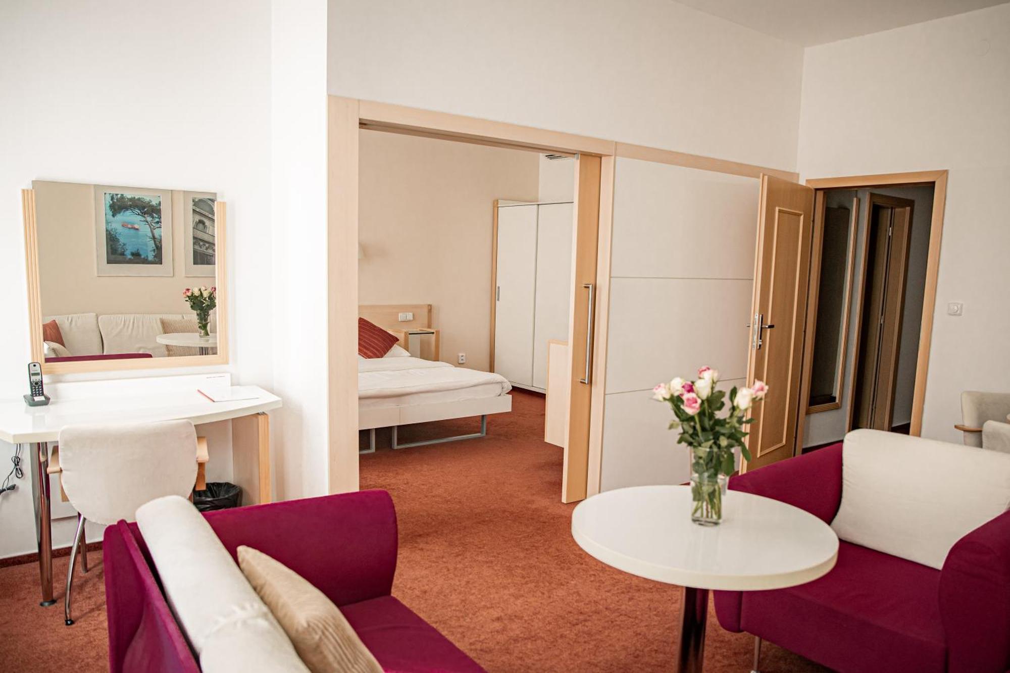 Hotel Iberia Опава Экстерьер фото