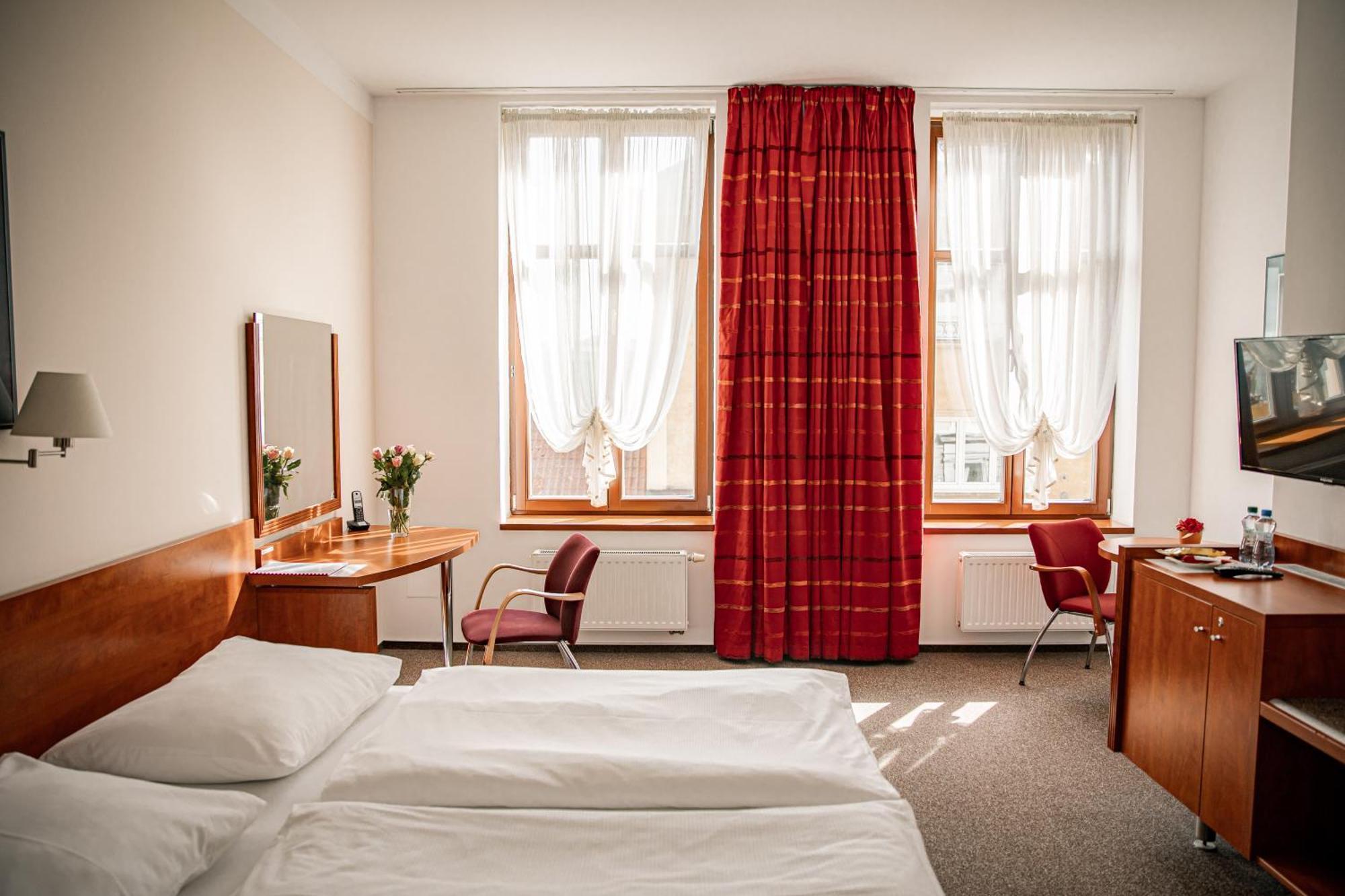 Hotel Iberia Опава Экстерьер фото
