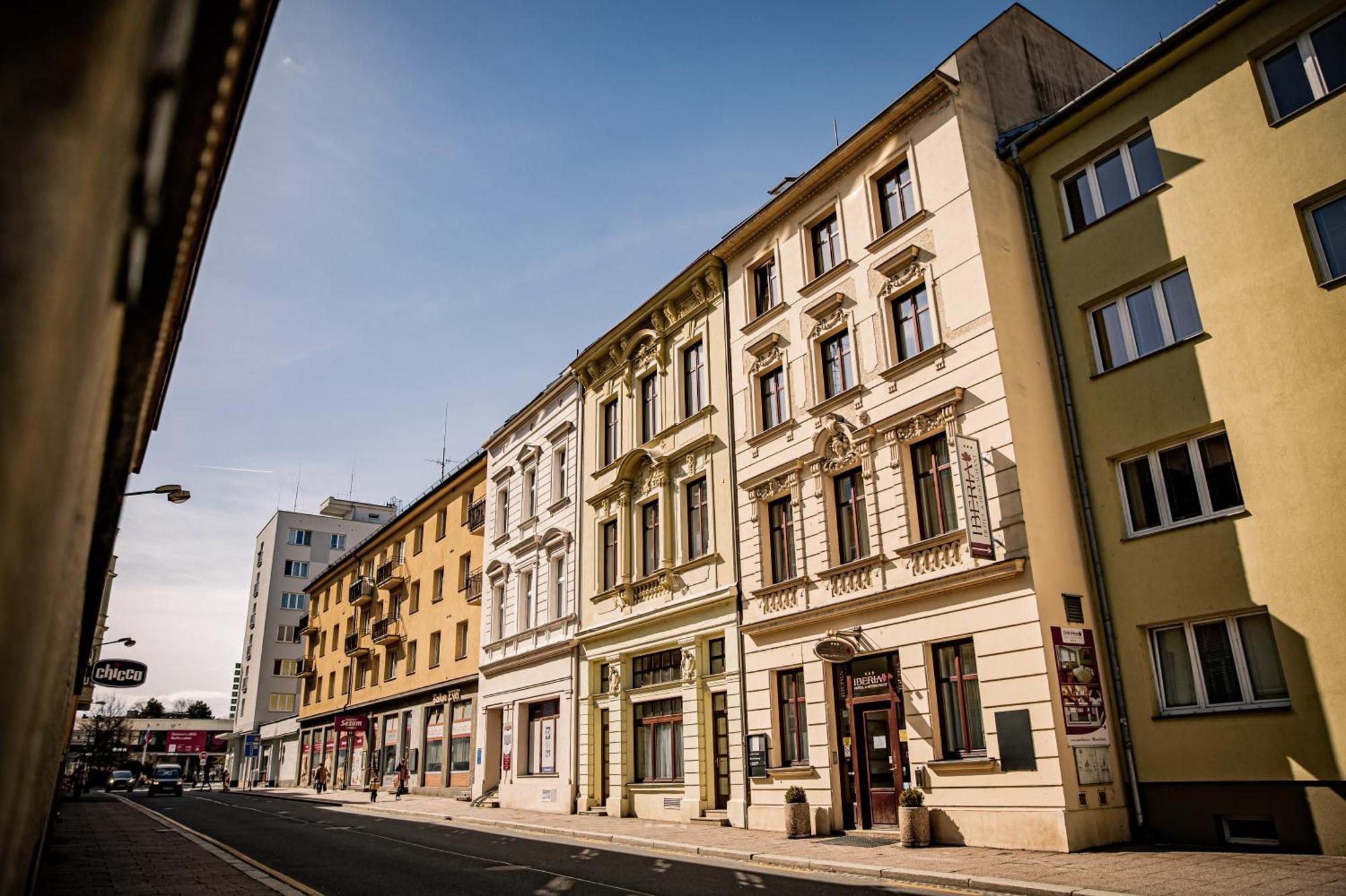 Hotel Iberia Опава Экстерьер фото