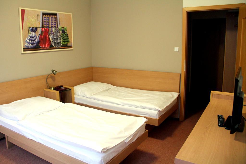 Hotel Iberia Опава Экстерьер фото