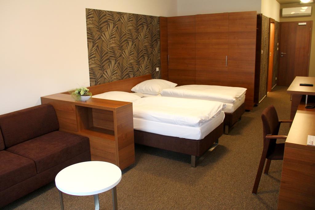 Hotel Iberia Опава Экстерьер фото