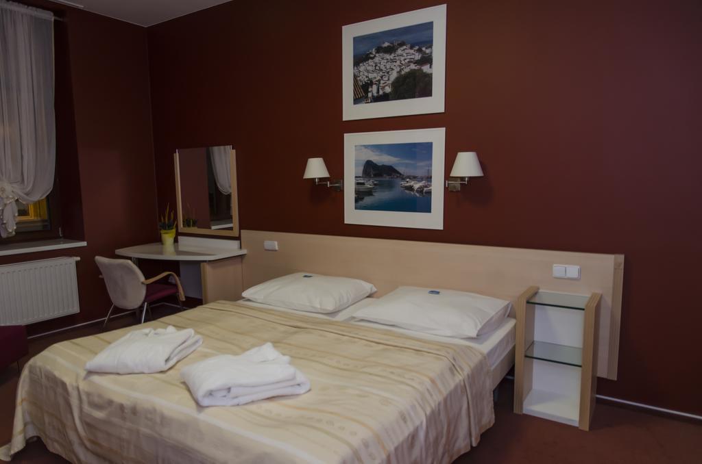 Hotel Iberia Опава Экстерьер фото