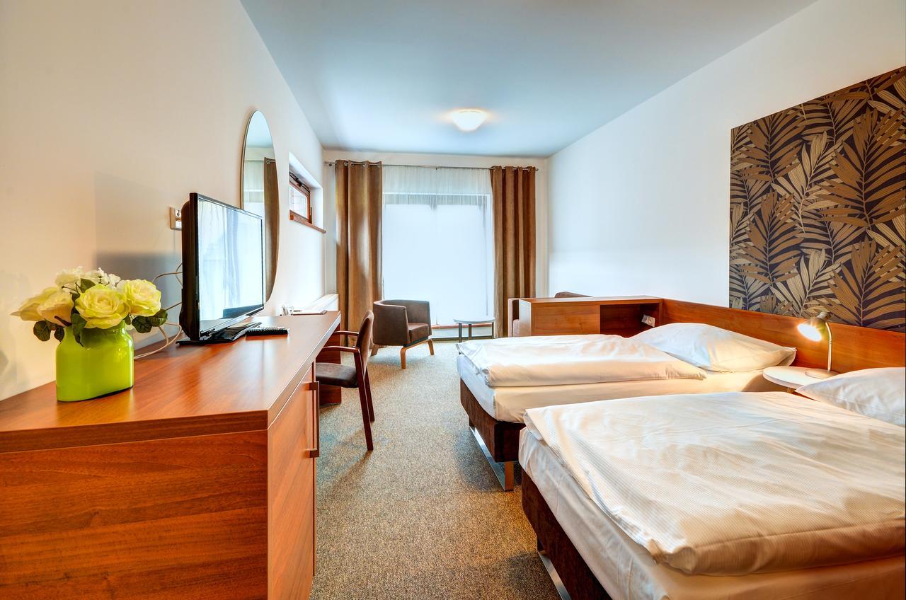 Hotel Iberia Опава Экстерьер фото