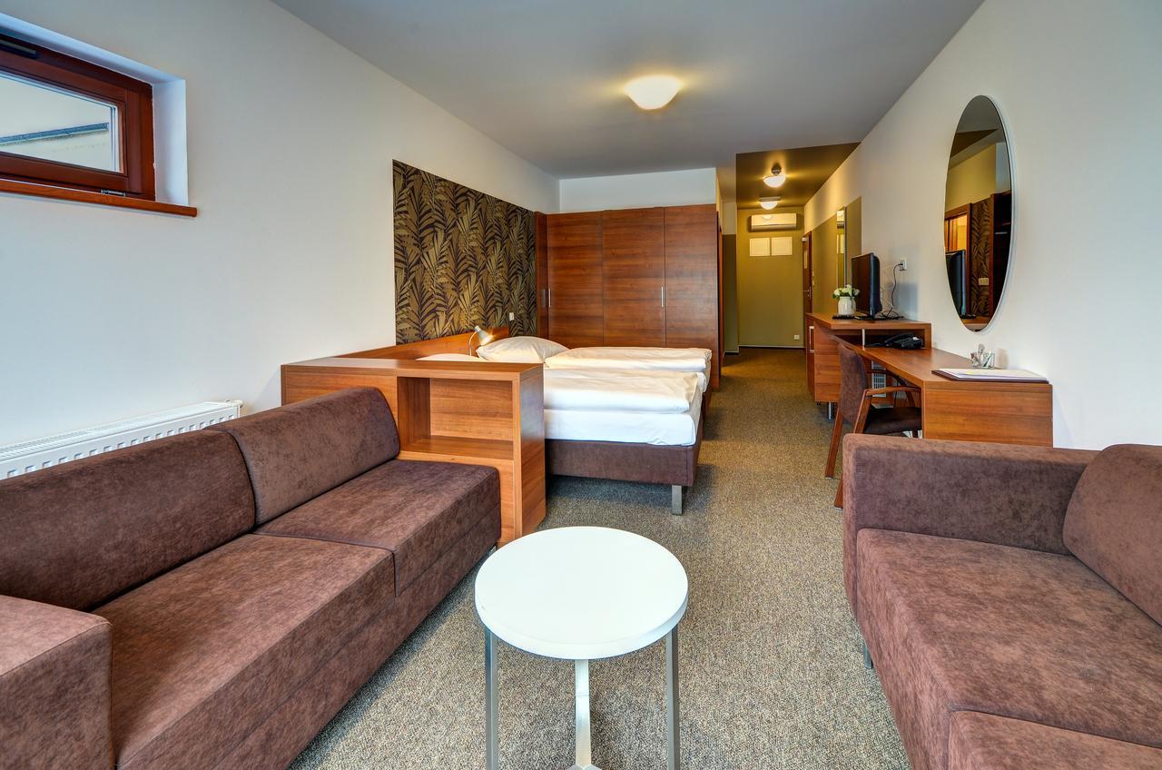 Hotel Iberia Опава Экстерьер фото