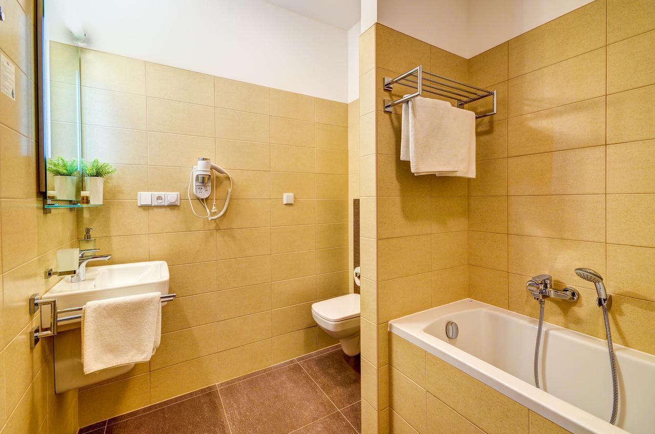 Hotel Iberia Опава Экстерьер фото