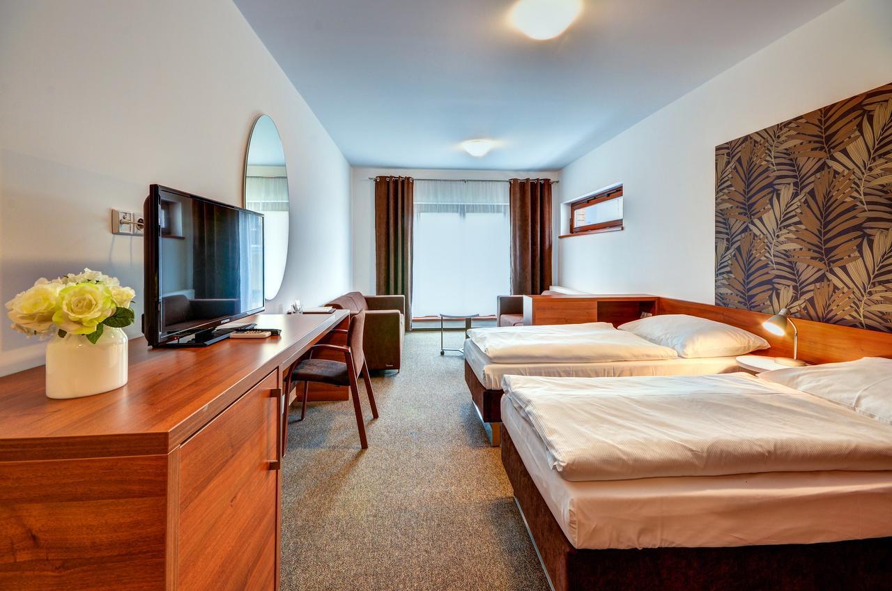 Hotel Iberia Опава Экстерьер фото