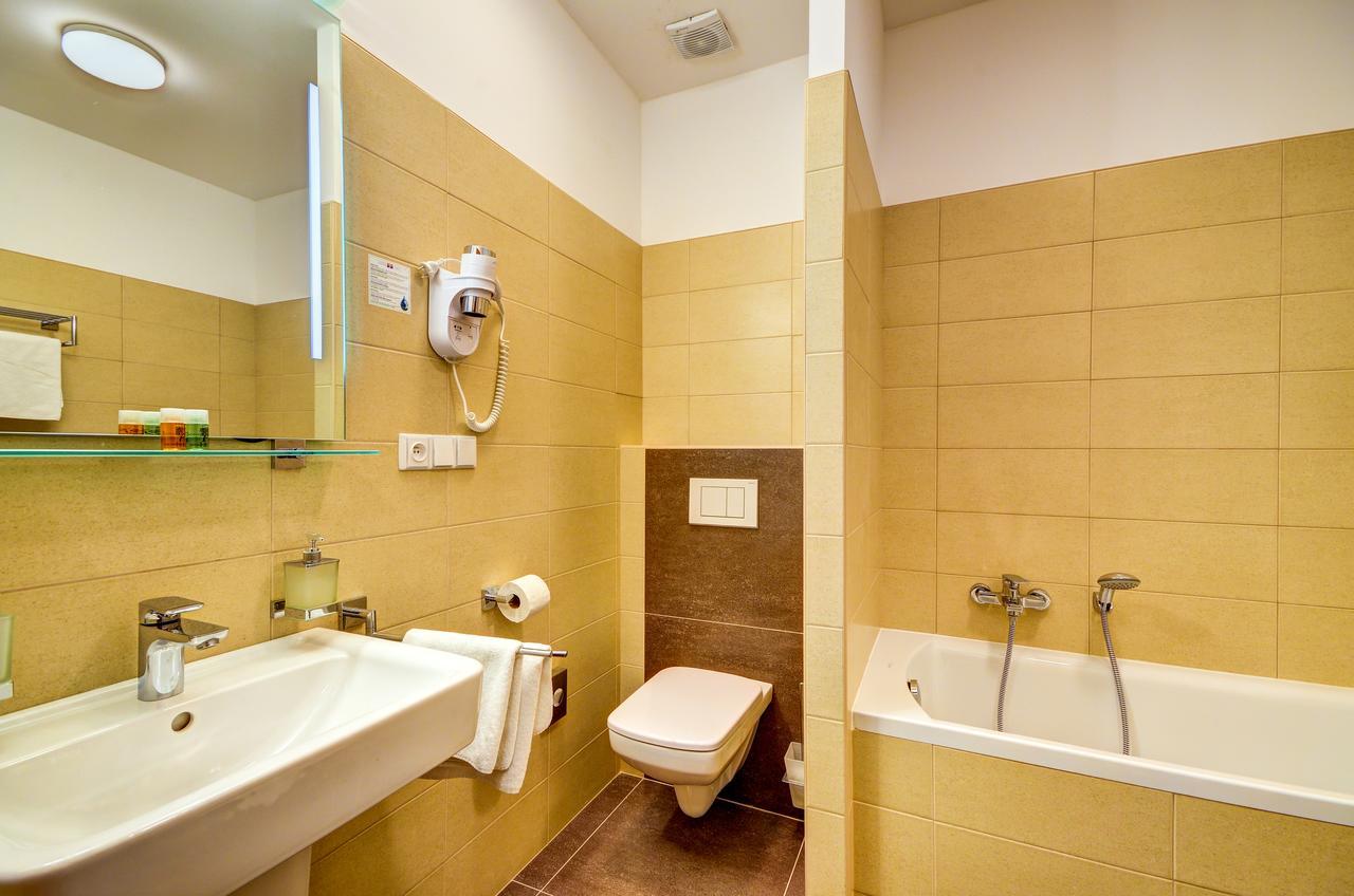 Hotel Iberia Опава Экстерьер фото